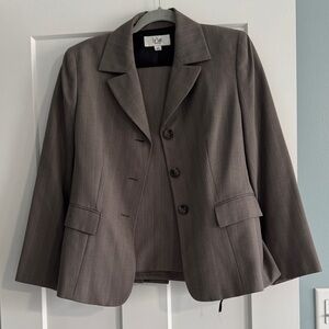 Le Suit Women's Gray Pinstripe Tailored Blazer and Pants